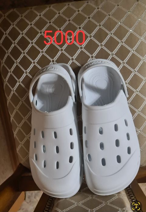 Женская новая обувь