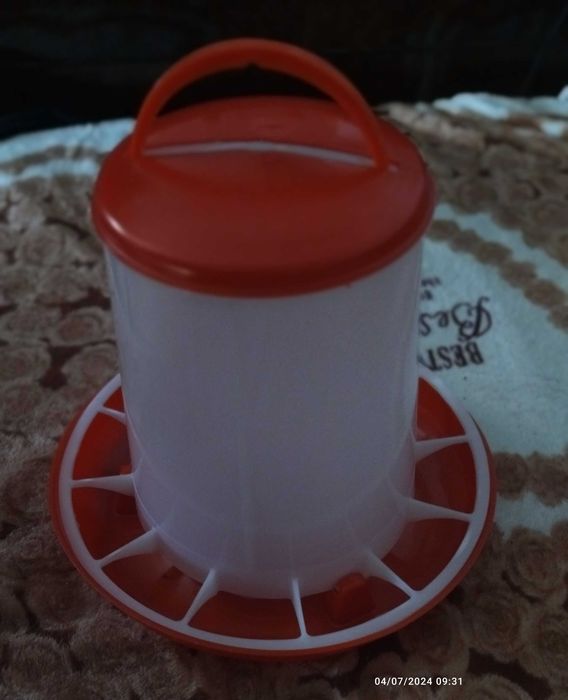 Хранилки за кокошки и пилета