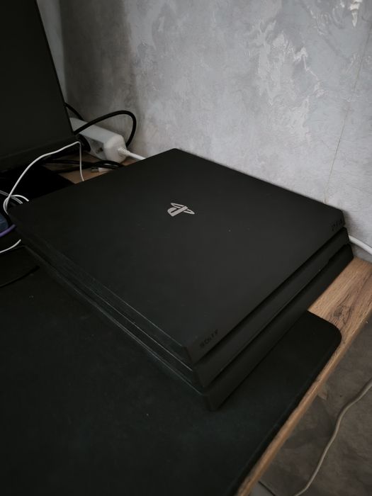 Продам ps4 pro 1 TB