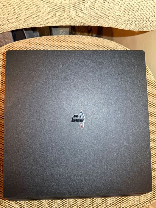Se vinde PS4 Pro de 1T