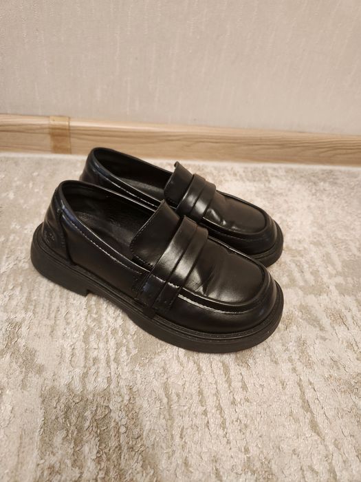 Кожаные лоферы на девочку