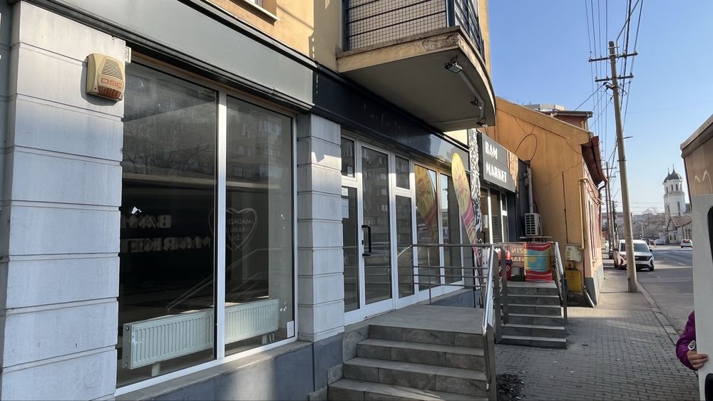 Spatiu comercial stradal 166 mp, vitrina 8 ml, ideal retail, farmacie.