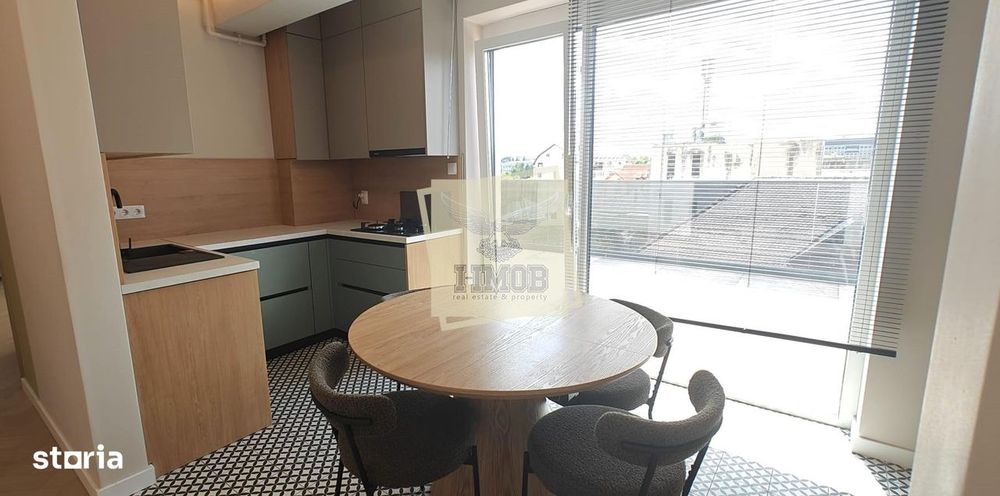 Penthouse cu 3 camere 3 bai si terasa 88 mp in zona Lazaret