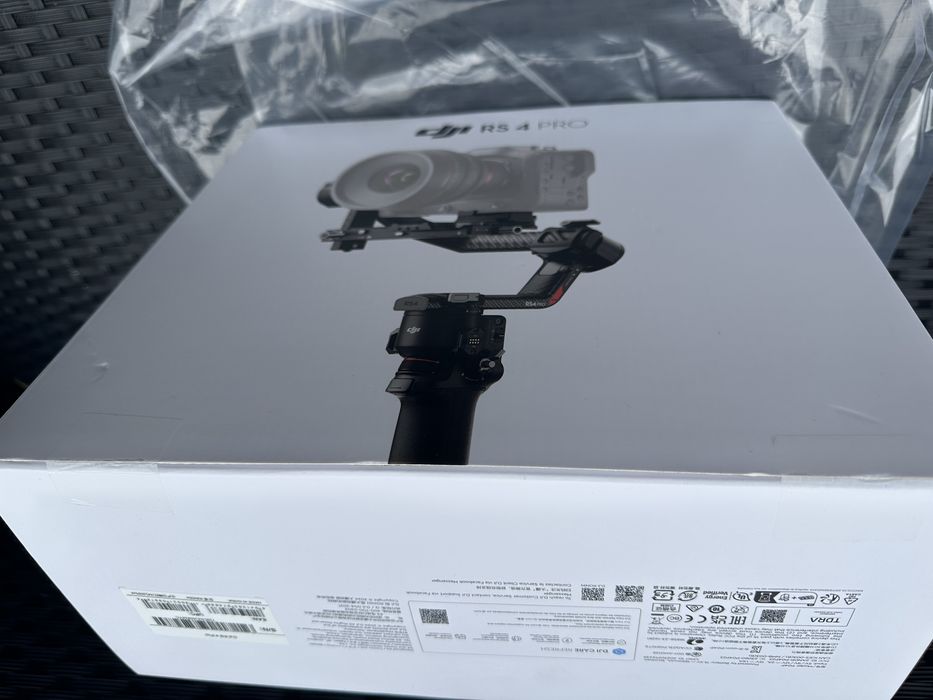 Чисто Нов Стабилизатор DJI RS 4 PRO 3 оси Gimbal