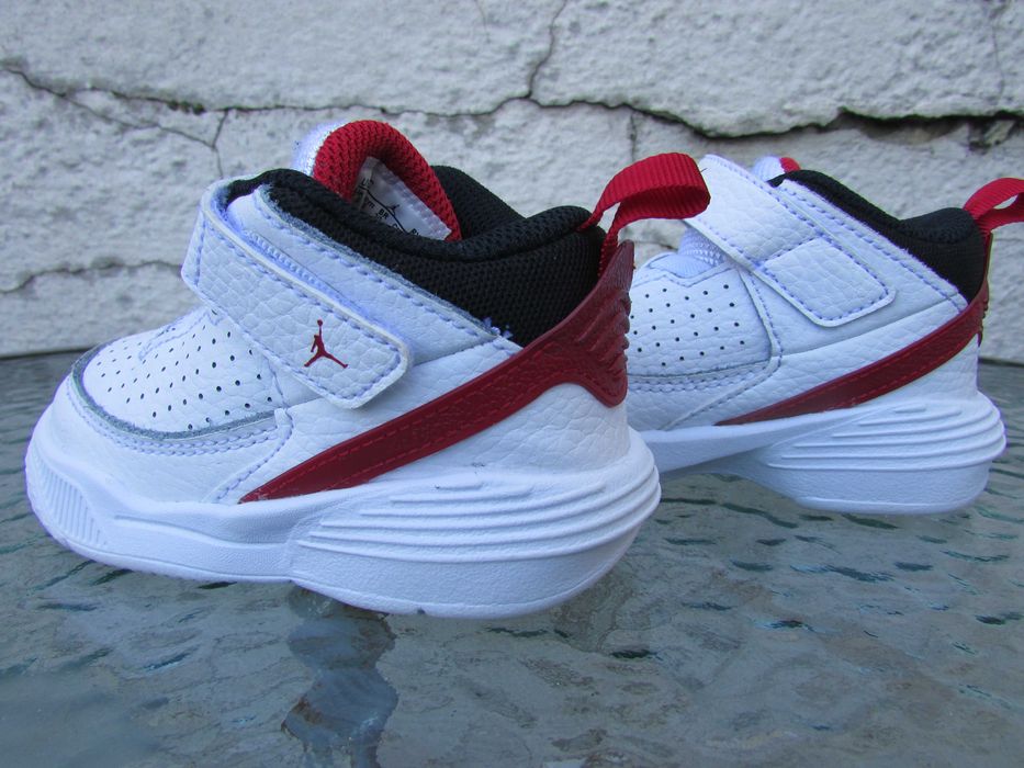 Детски маратонки Nike Jordan Max Aura 5