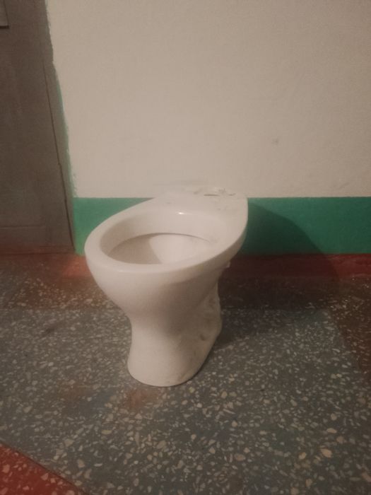 Продам унитаз без бочка