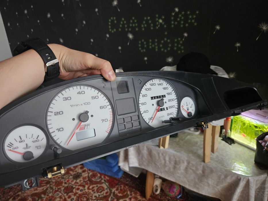 Продам приборную панель ауди 100 с4