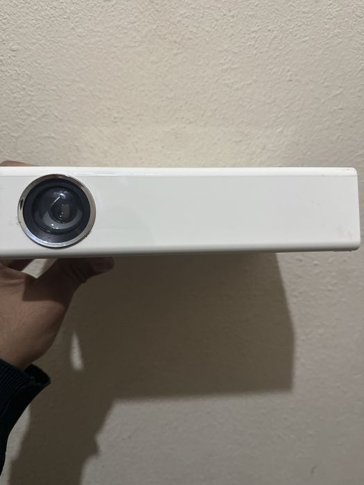 LG PA72G Mini Proyektor — Ideal holatda!