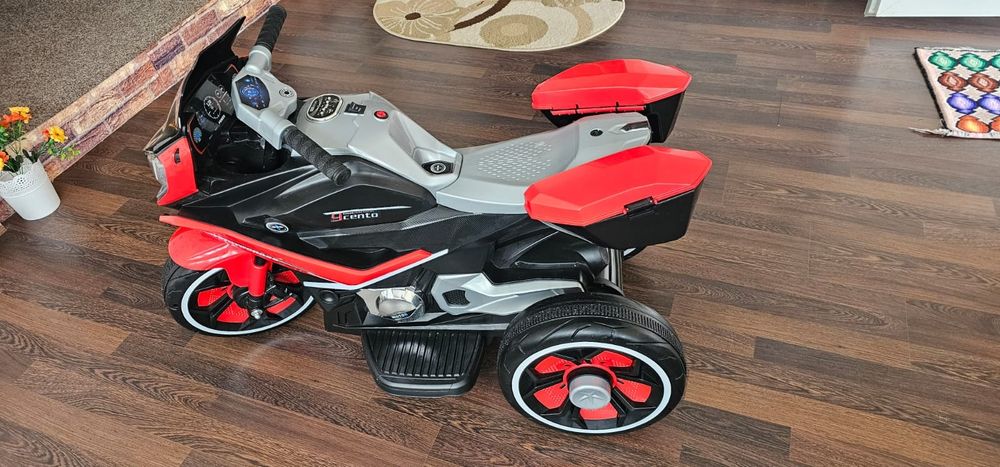 Motor electric pe acumulator copii