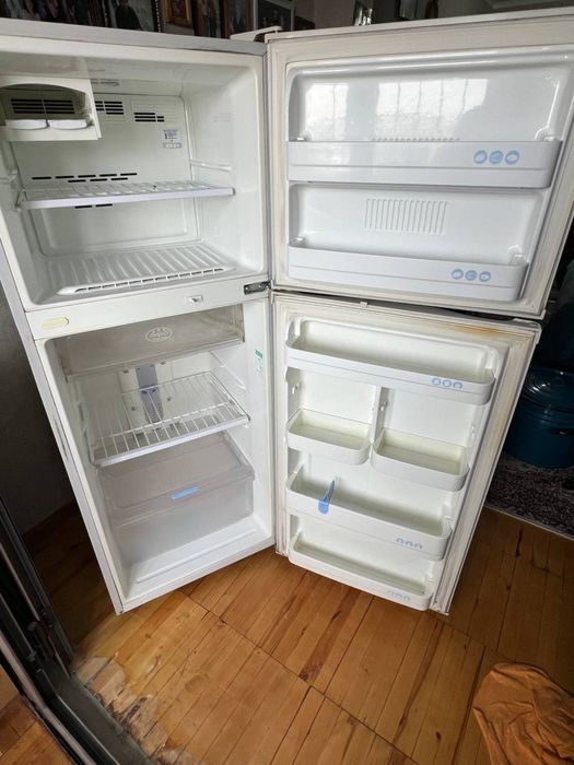 Продам холодильник LG GR-332SVF.