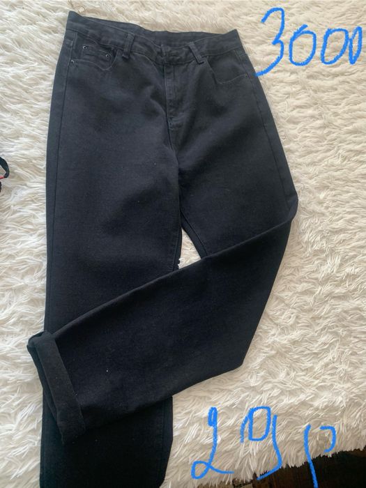 Распродажа одежды и обуви.