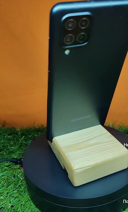 Samsung galaxy 12 сотилади