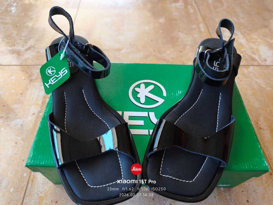 Дамски кожени сандали Keys