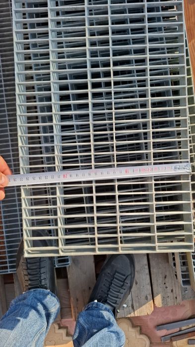 Trepte și gratare zincate