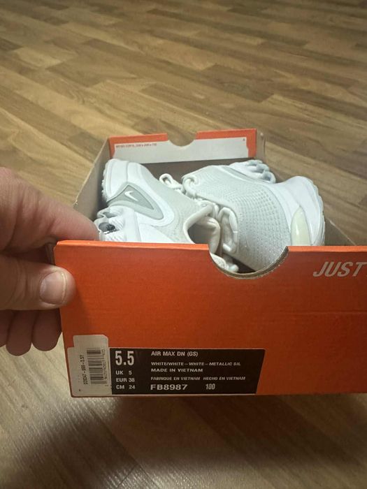 Дамски снейкъри Nike Air Max DN