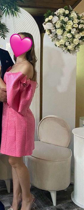 Къса рокля с паднали ръкави