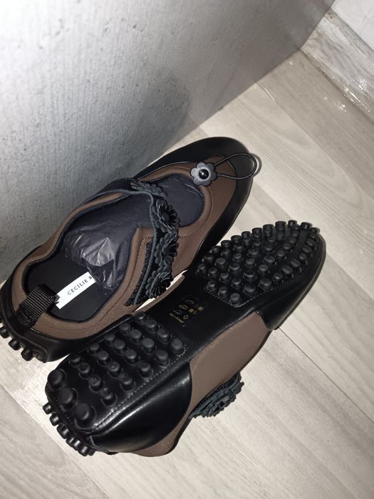 Pantofi Mary Jane stil Designer 

Sunt niște pantofi Mary
