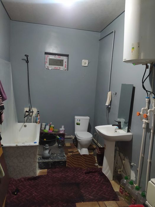 Hovli 4 sotix sotiladi