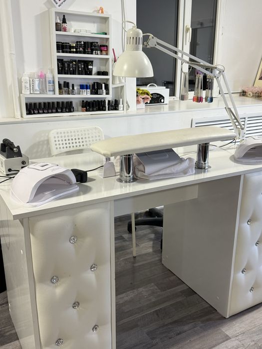 Сдается маникюрный столик в тной студии