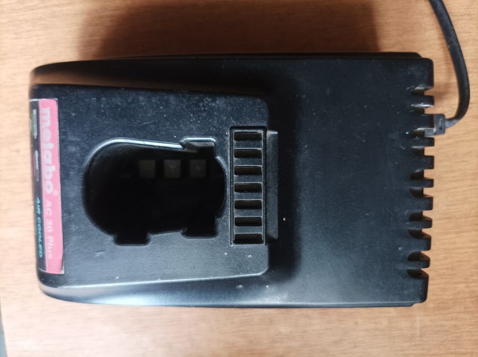 Зарядно за винтоверт