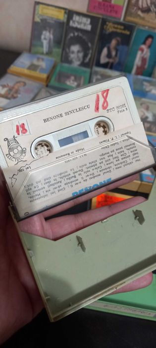 Casete vechi cu muzică românească