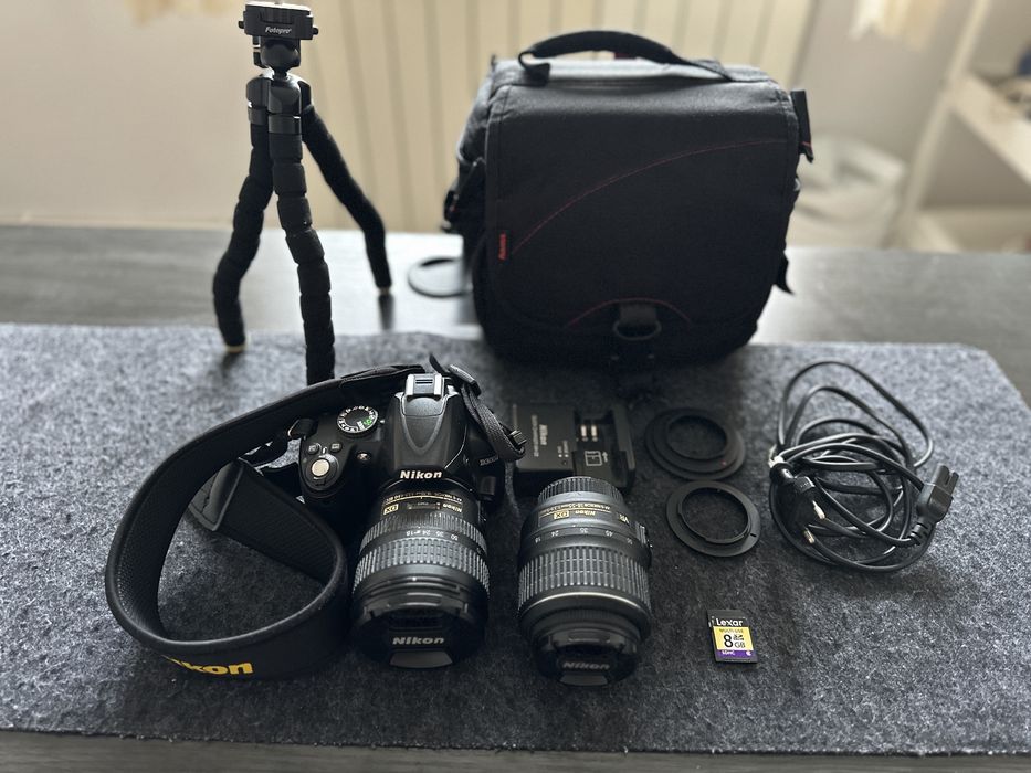 Set Nikon D3000 DSLR +2 obiective