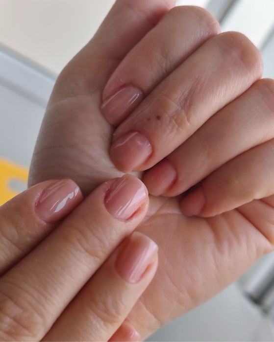 Manichiura si Pedichiura ojasemipermanenta