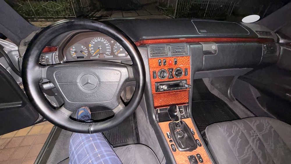 Srochna Mersedes W210 sotiladi