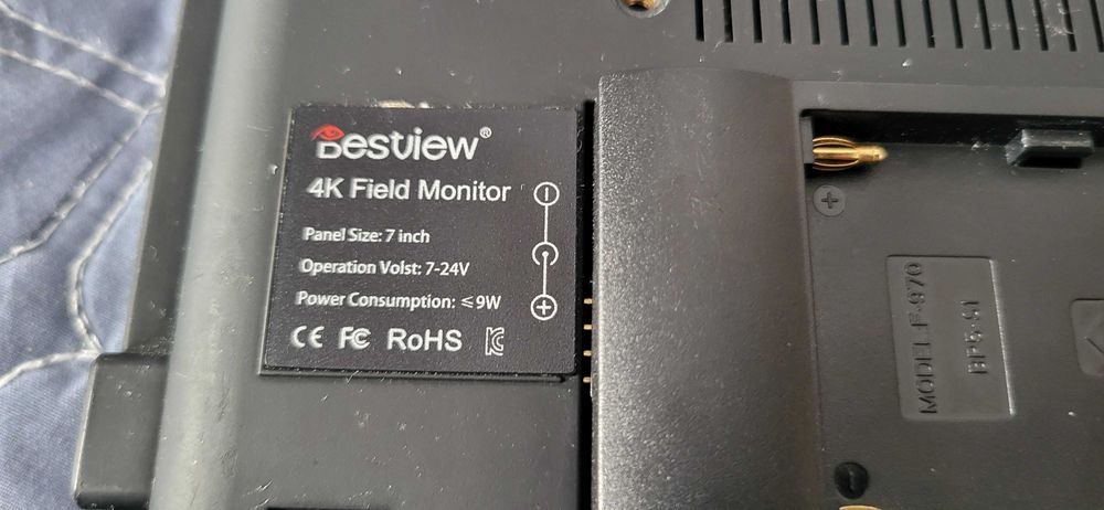 Monitor Bestview de 7 inch (model Bestview S7 4K Field Monitor), conceput pentru utilizare cu camere video și DSLR