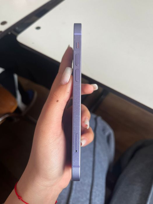 Vand Iphone 12, mov