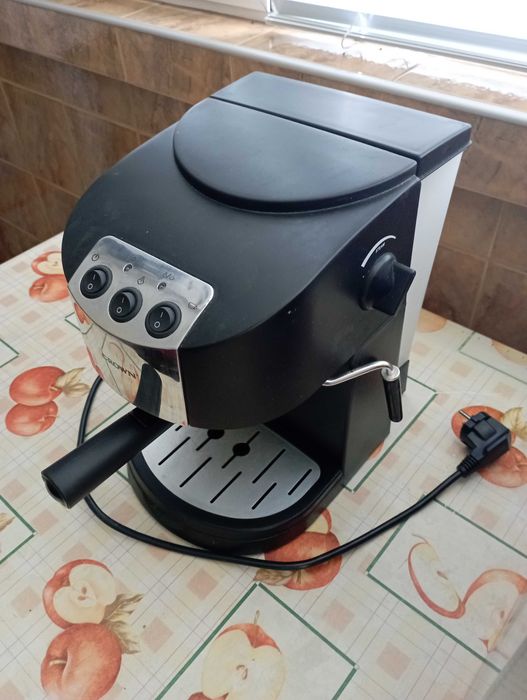 Еспресо кафемашина Crown CEM-1510 (15 bar / 1050W) – в оригинална кутия