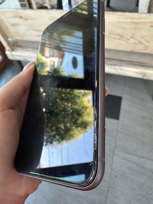 Продавам Iphone 11///128gb