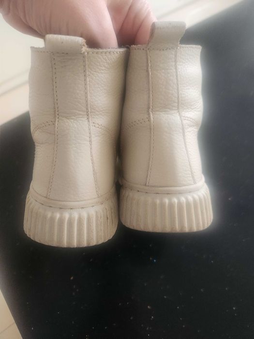 Демисезонные ботинки кремовые, размер 29