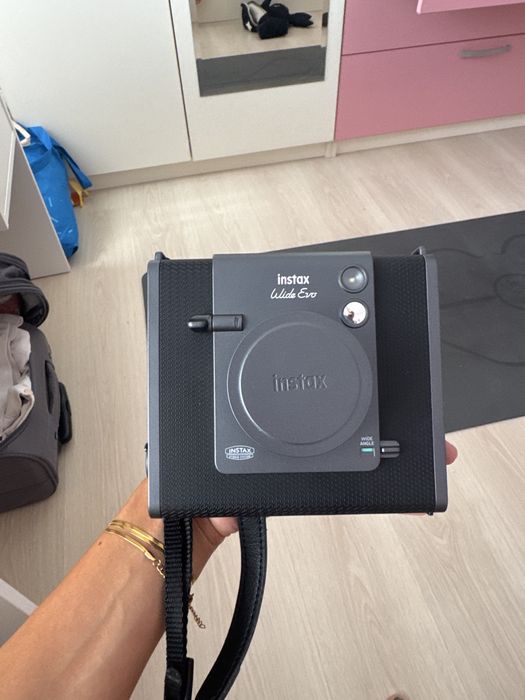 Моментен фотоапарат Fujifilm Instax Wide Evo