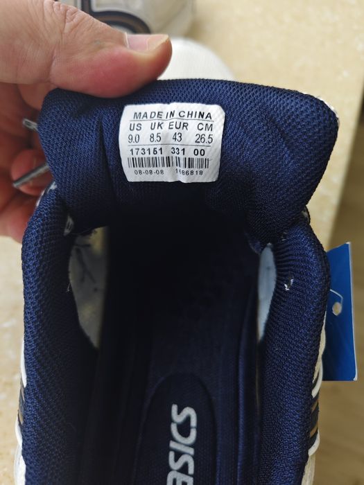 Продам кроссовки Asics