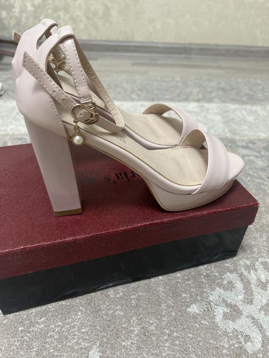 Продам Туфли 39 размер маломерка