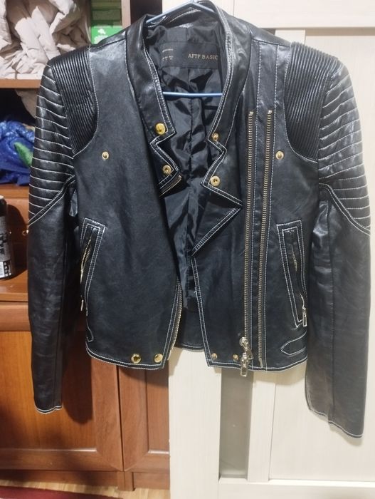 Кажанка 2500тг продам женская