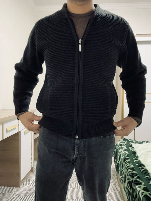 Эркаклар кора кардигани. Мужской черный кардиган