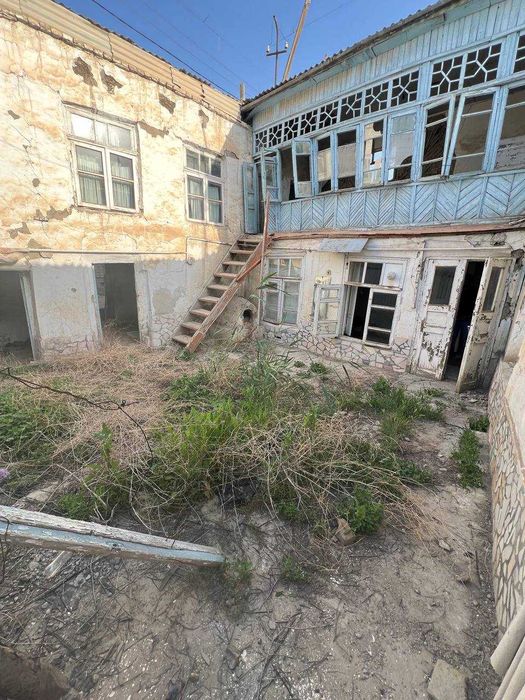 1.1 sotiqli eski hovli sotiladi.