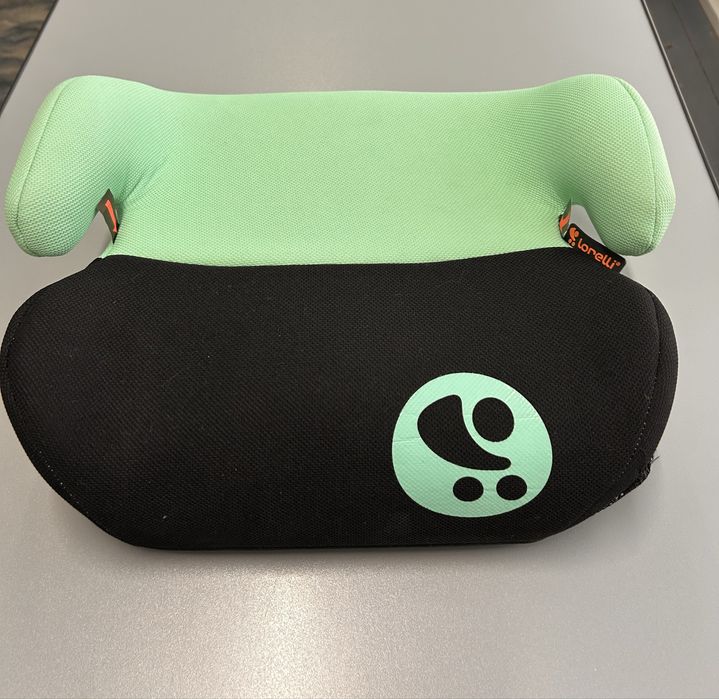 Продам  детские бустеры в авто .В отличном состоянии