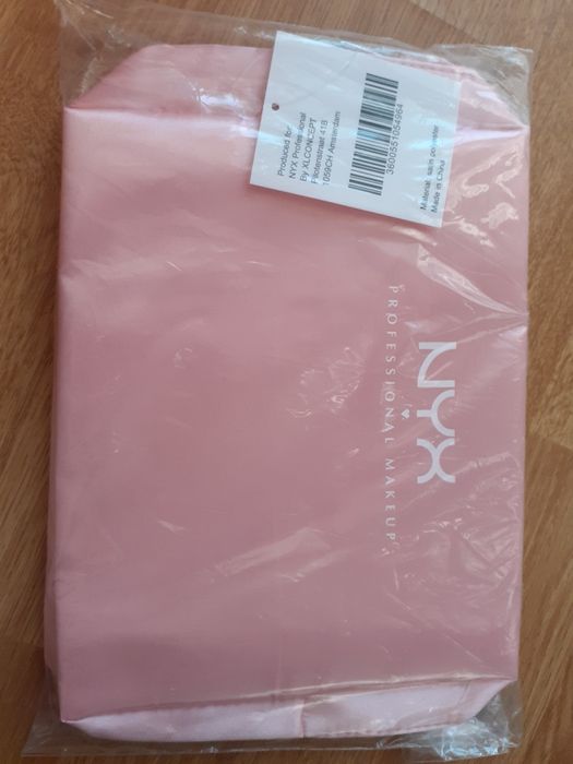 Geanta machiaj/produse igiena nyx