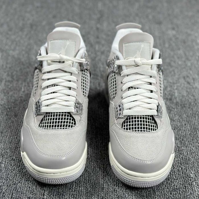 Air Jordan 4 Frozen Moments