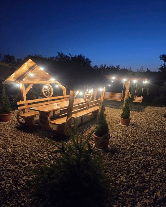 Foisor  rustic din lemn masiv bușteni