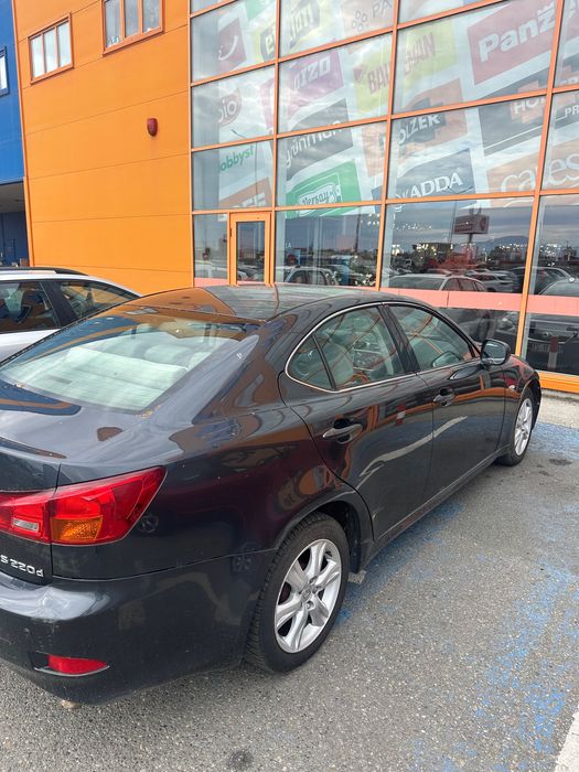 Lexus is 220D 2006. 177cp