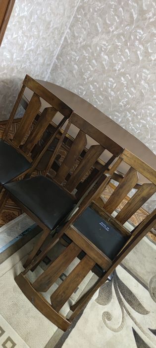 Стол со стульями