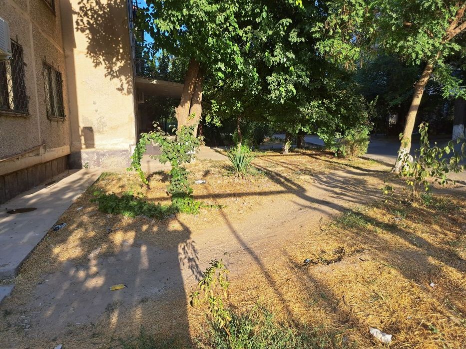 1 хона 3 хона к,илинган Тансик,боев 1 да сотилади балкон 2×6 подвали б