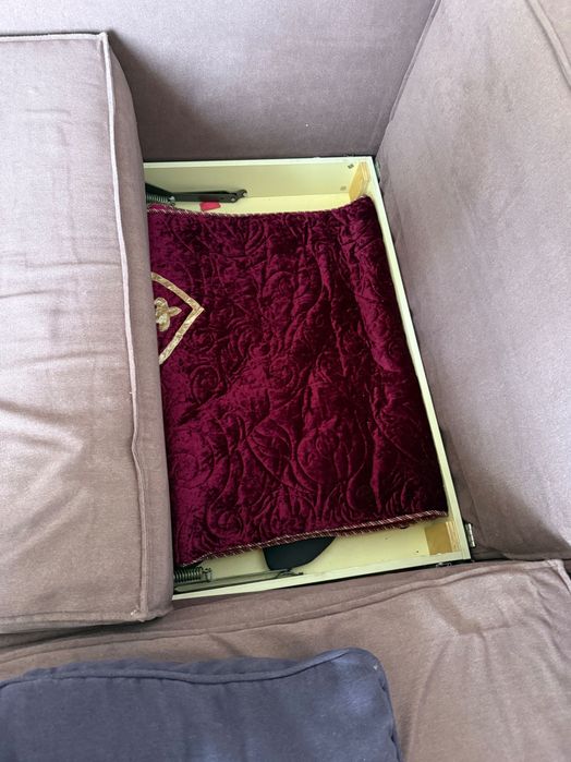 Большой диван для зала трансформер