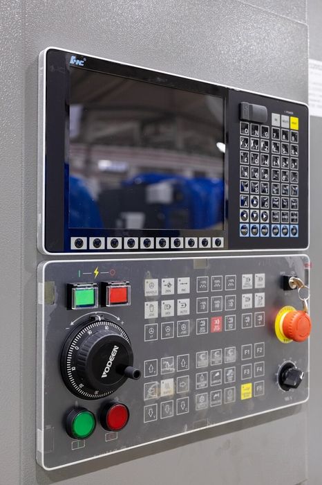 Токарный станок с ЧПУ КМТ KE63/1500