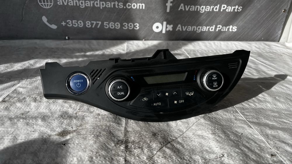 Toyota Yaris Hybrid панел климатроник