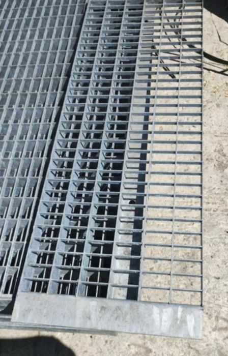 Trepte zincate galvanizate